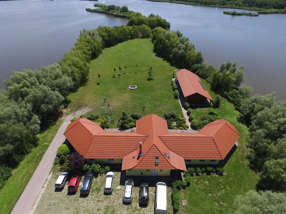 Ubytování obklopené jezery